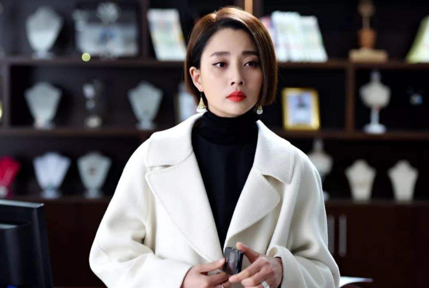 电视演员殷桃相册(在《万里归途》中表现再次刷新