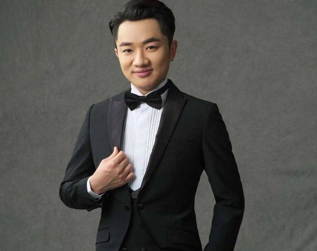 王祖蓝是谁捧红的没有他就没有我足以见得他在王祖蓝心中的地位