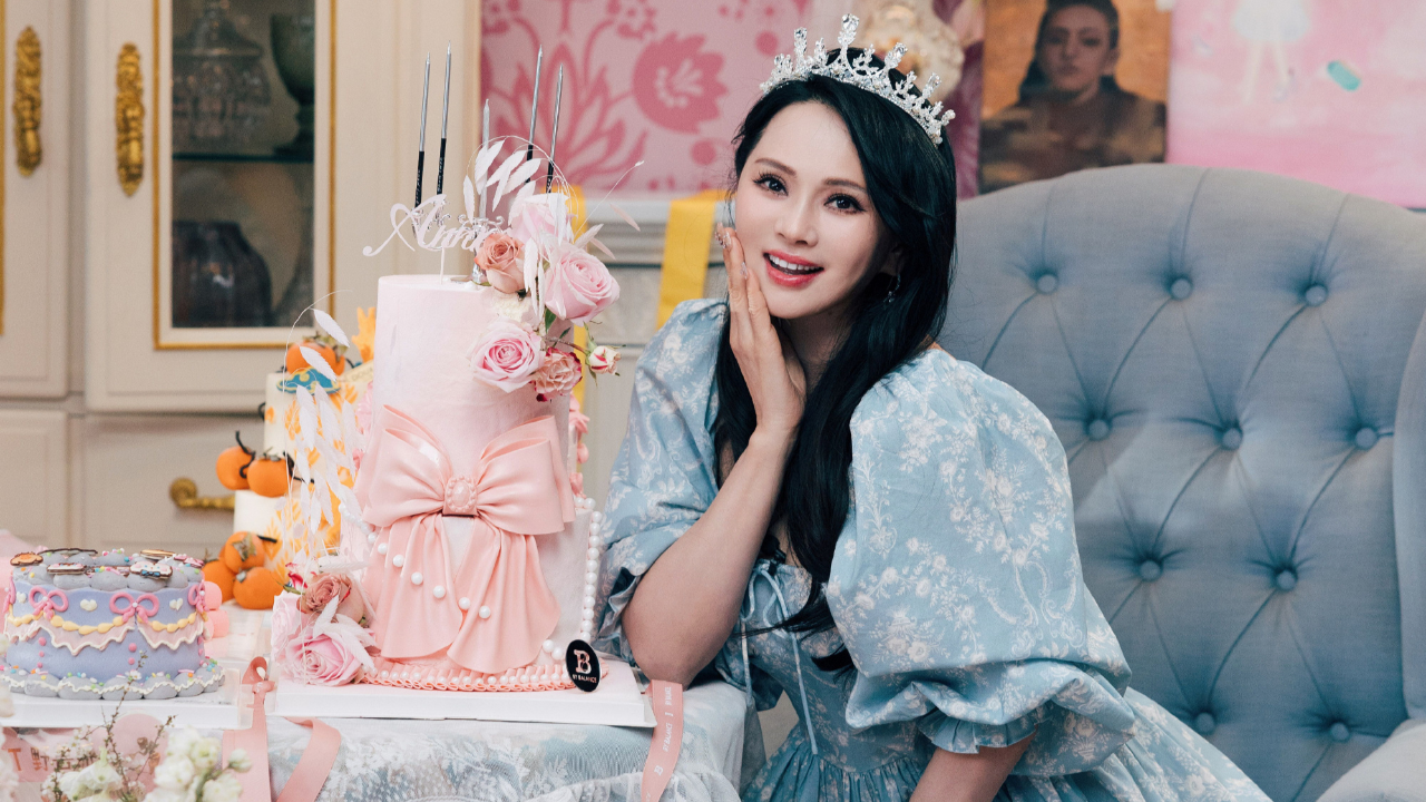 伊能静逛迪士尼被偶遇（公主裙穿出水桶腰真实身材让形象太减分）