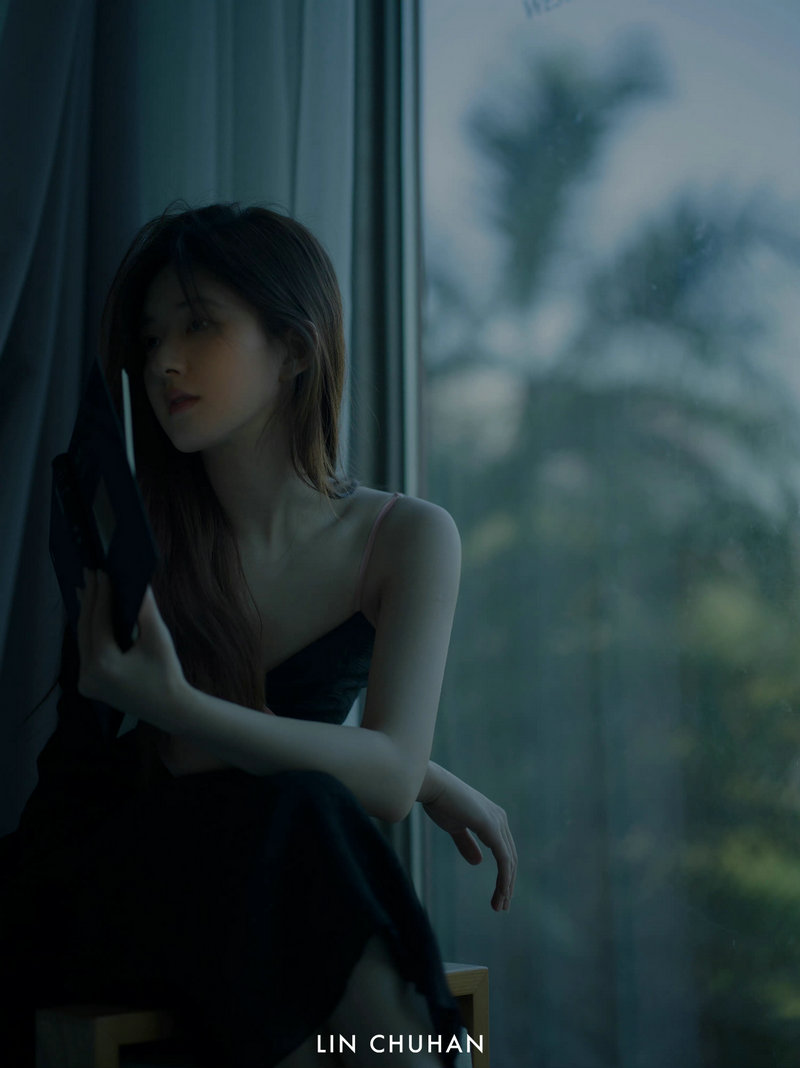 薛佳凝和邓家佳对比照