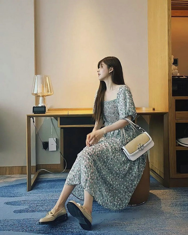 明月出天山苍茫云海间