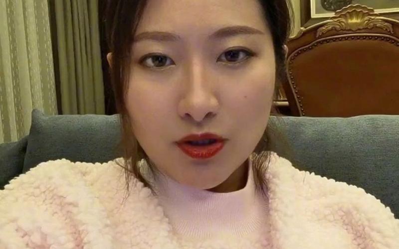 谢霆锋去医院看张柏芝