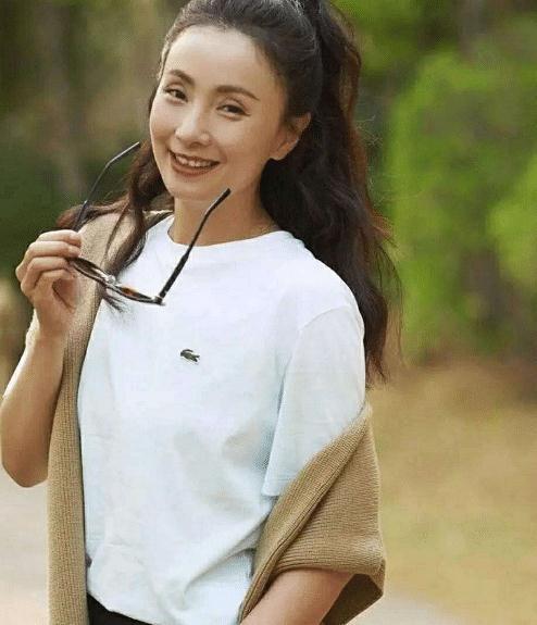 广东一景区海滩出现大面积死鱼 广东一景区海滩出现大面积死鱼