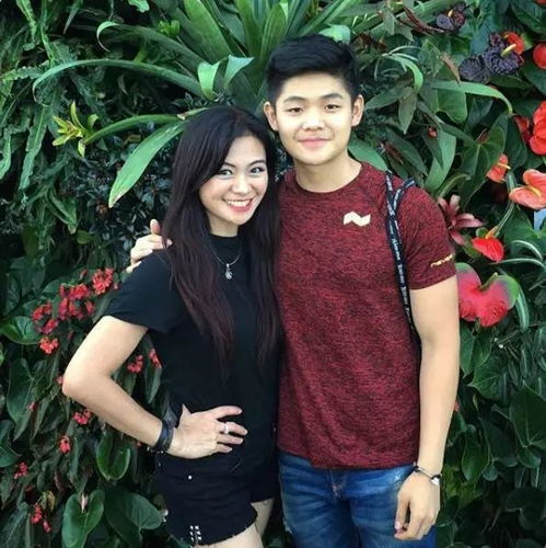 何炅老婆也及家人 何炅老婆到底是谁呀